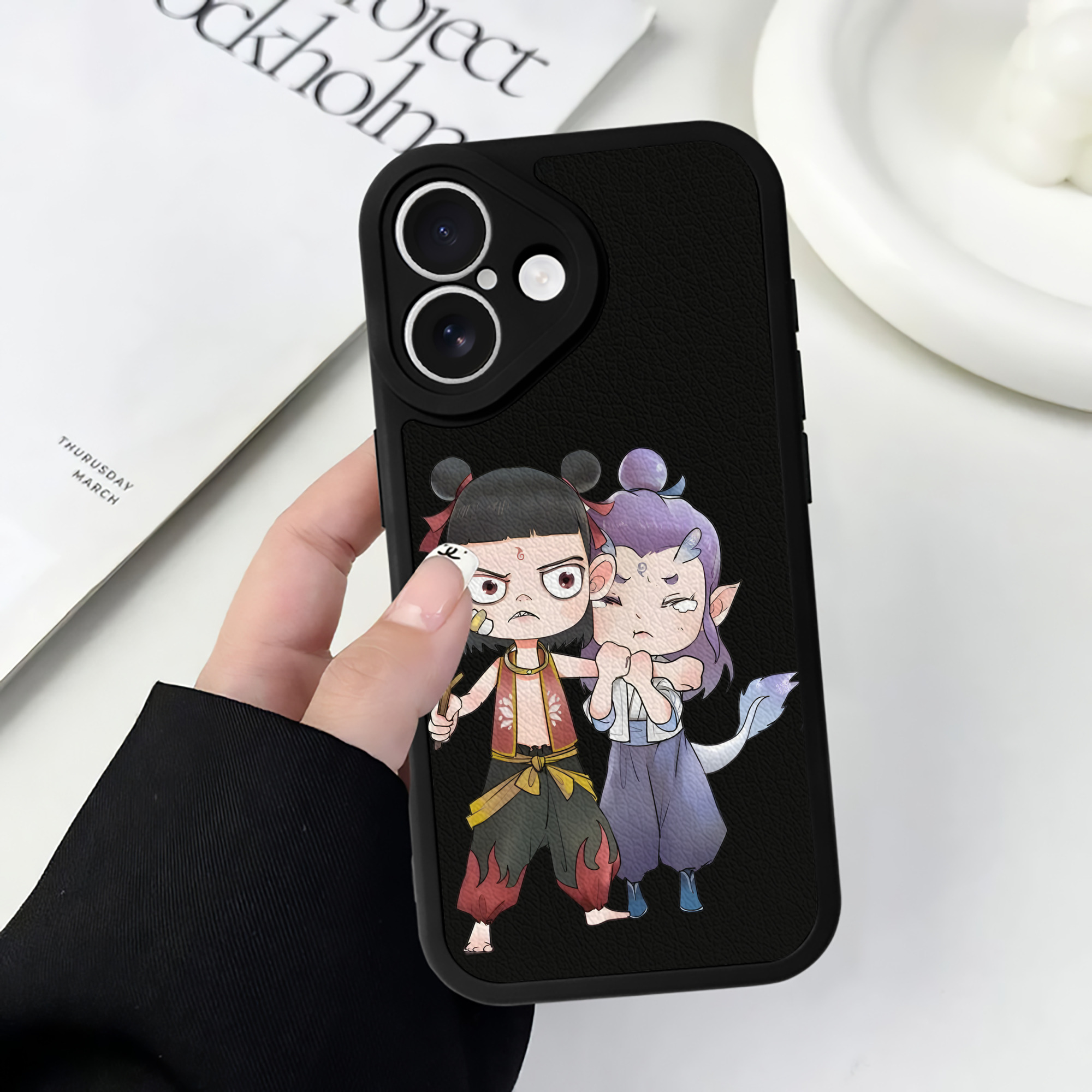 （画像用） Ne Zha 2 ナタ 魔童の大暴れ 【iPhone 16シリーズ対応】シリコンスマホケース（レザー調） 材質：シリコン